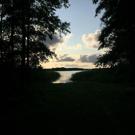 Domek Nad Jeziorem Otalzyno Pomieczyno Eksteriør bilde
