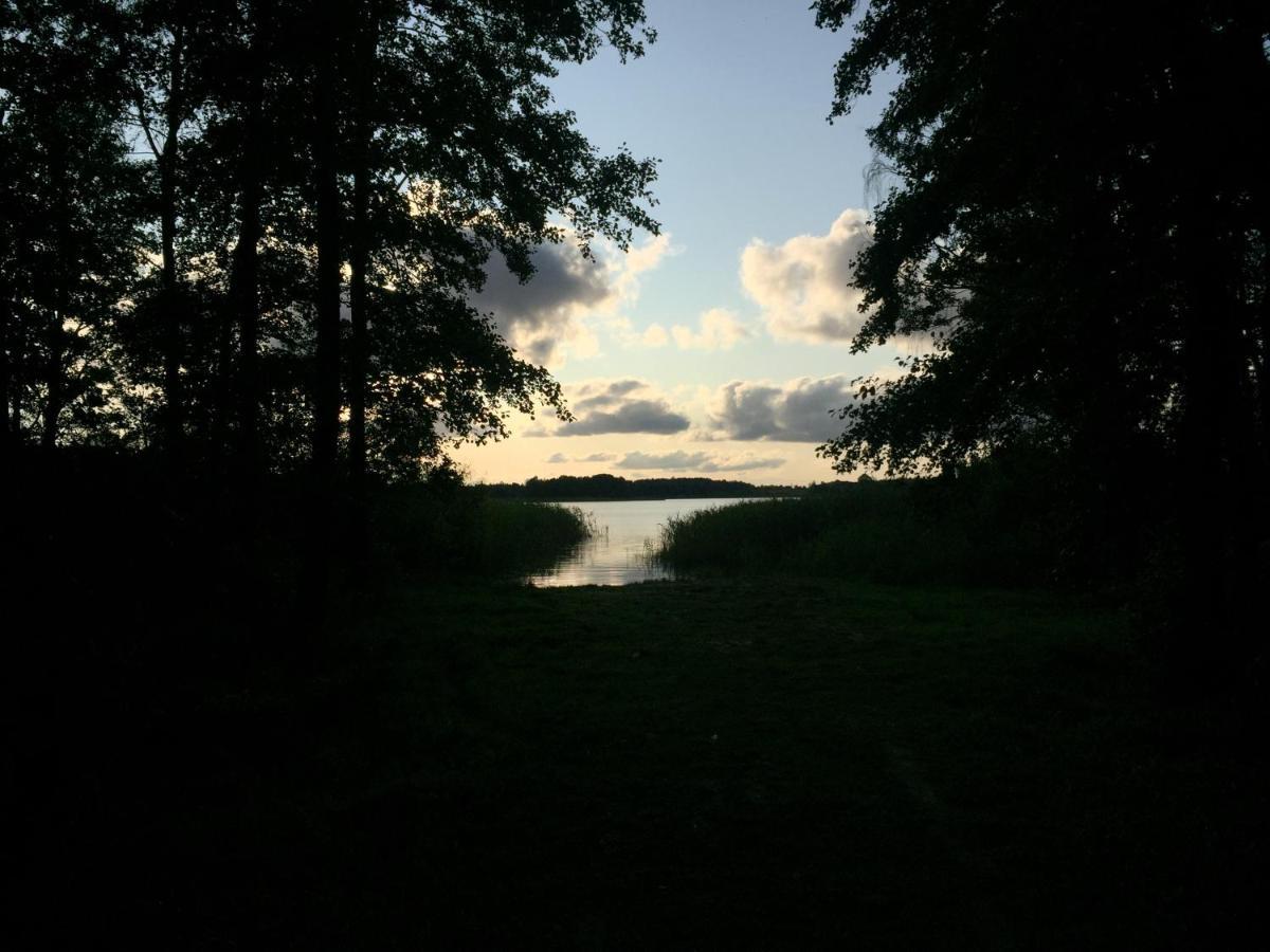 Domek Nad Jeziorem Otalzyno Pomieczyno Eksteriør bilde